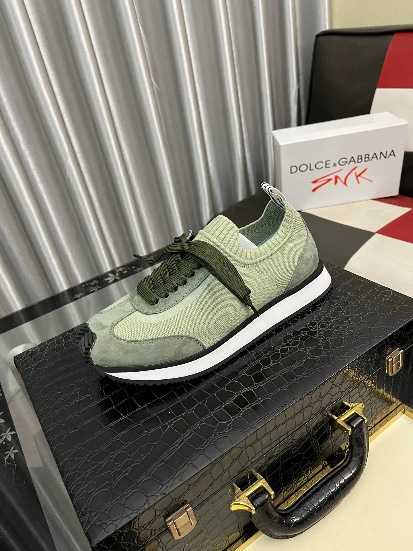 Men's Men's Shoes💰420⌚️⌚️••Dolce&Gabbana••DG✔️High-end men's sports and casual shoes. Original goods from top counters. Original imported cowhide, multi-material splicing design ➕Imported cowhide lining, cowhide feet ➕Original TPR elastic outsole. Size: 36-46🔟Colors available